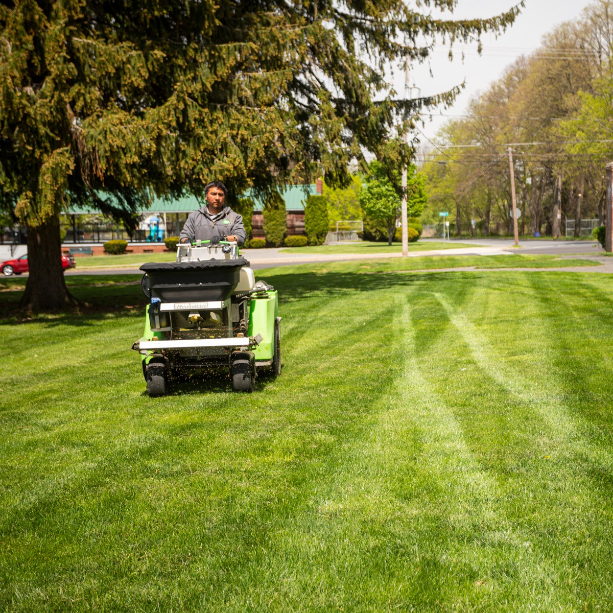 Commercial lawn care technician spreader limestone Commercial lawn care technician spreader limestone