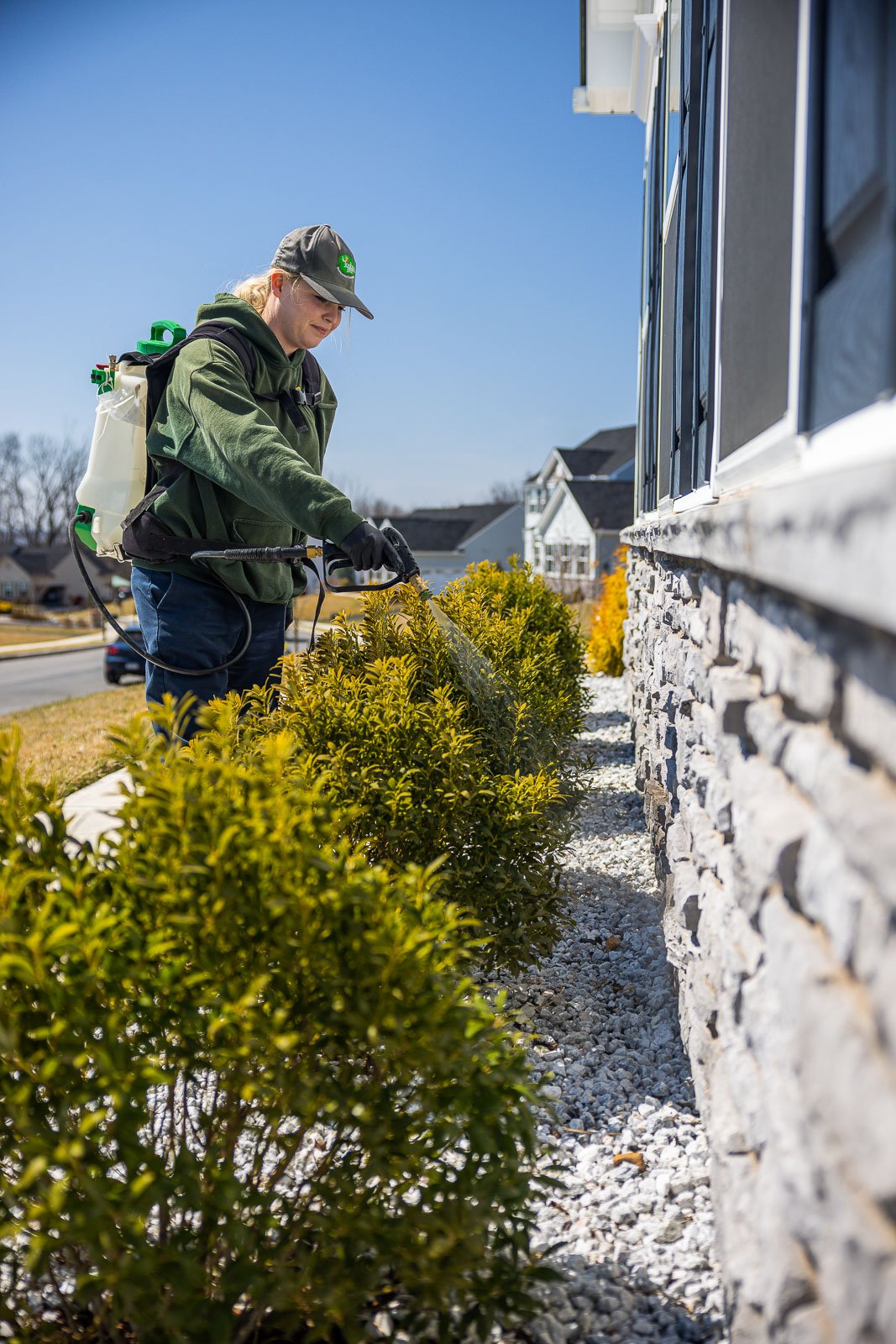pest control technician exterior spray 7