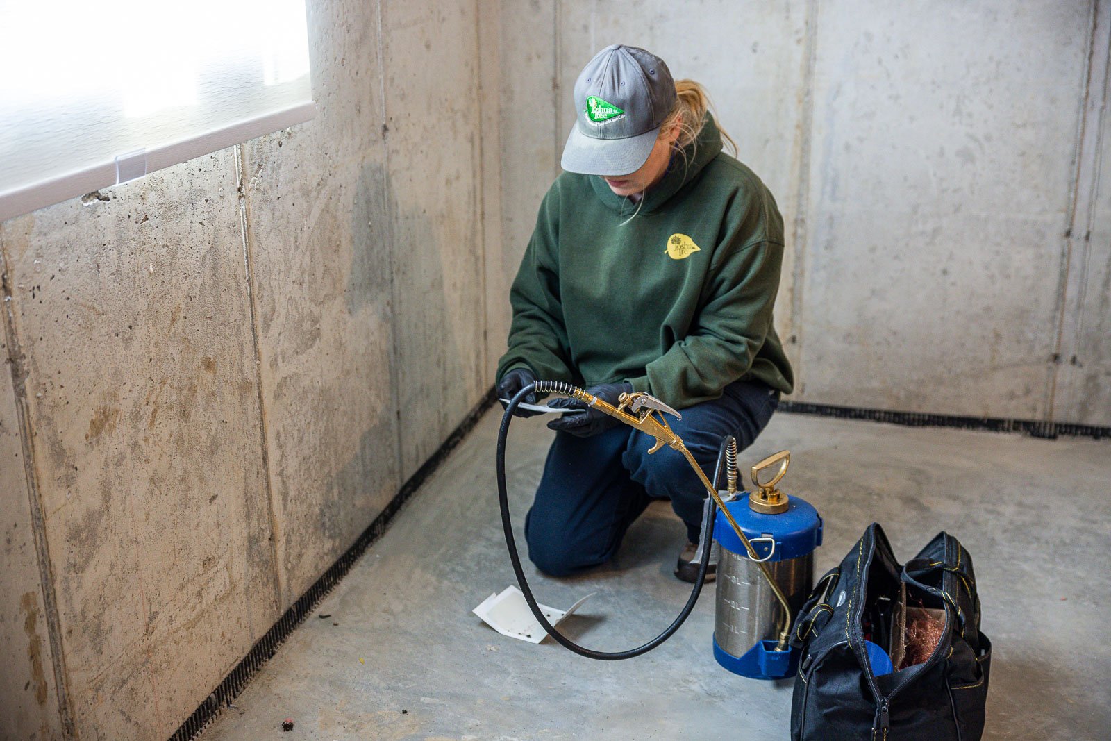 pest control technician interior spraying 15