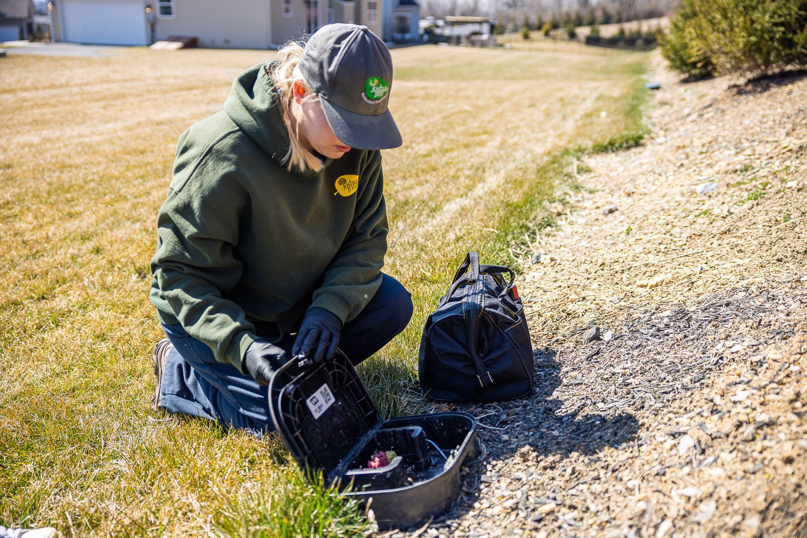 pest control technician rodent exclusion wire 4