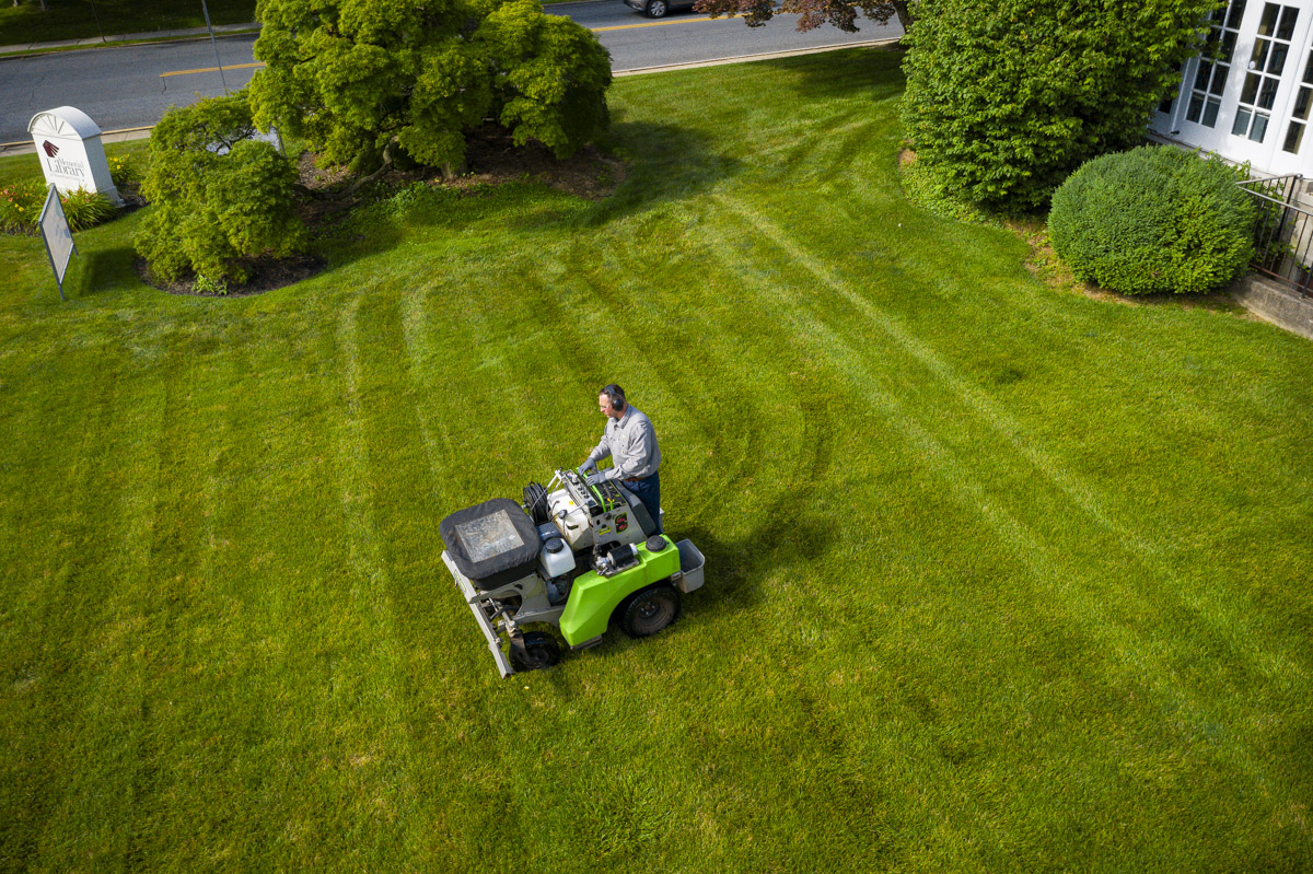 lawn care technician applying fertilizer in Bethlehem, PA